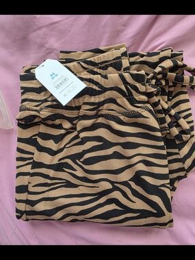 NWT Xs Time & Tru Tiger Print Straight Leg Pants in Tan & Black